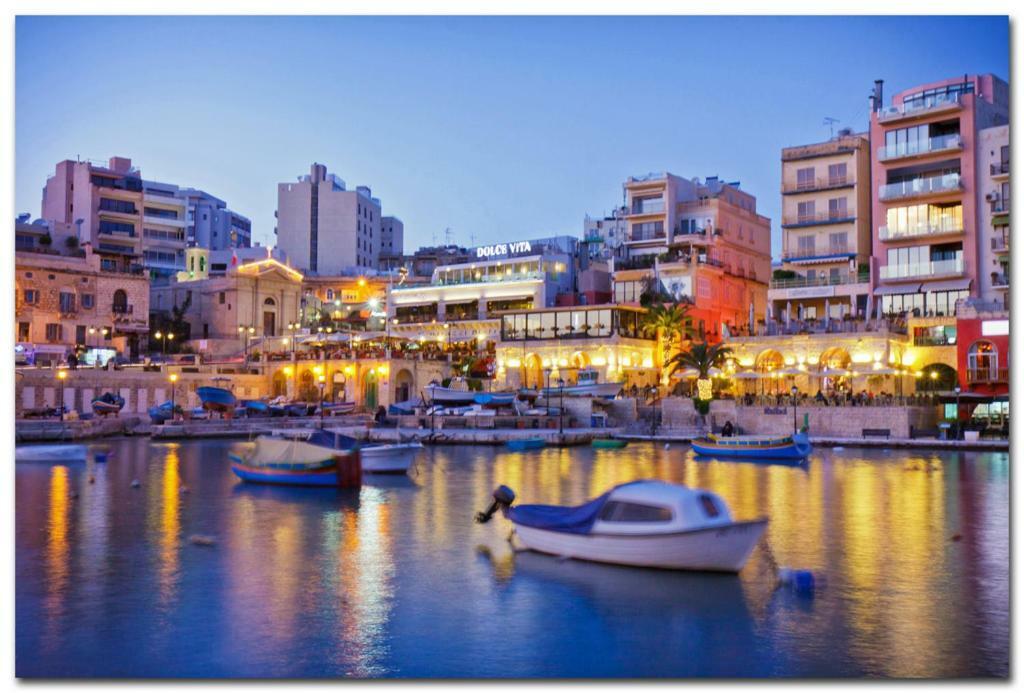 Modern Apartment Just Off The Promenade Σλιέμα Εξωτερικό φωτογραφία