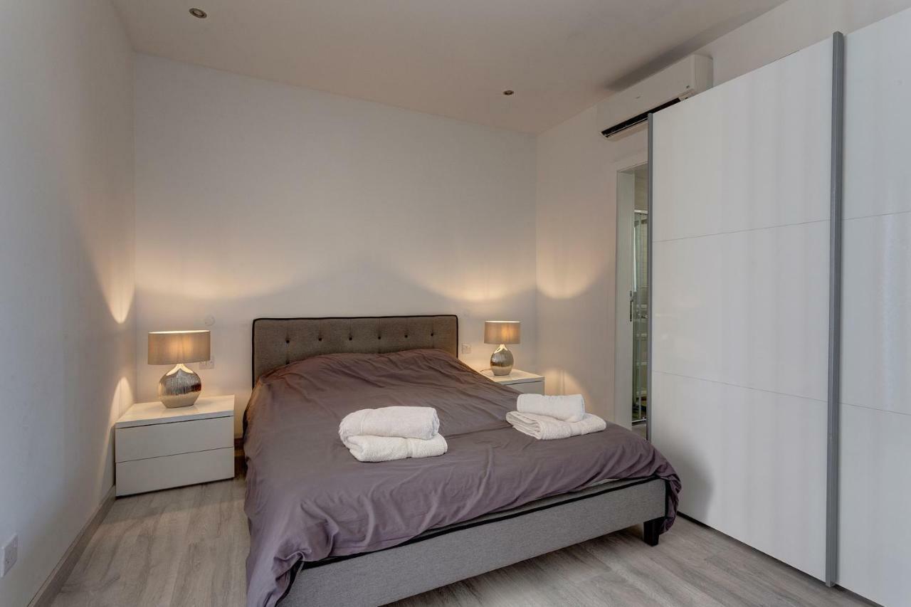 Modern Apartment Just Off The Promenade Σλιέμα Εξωτερικό φωτογραφία